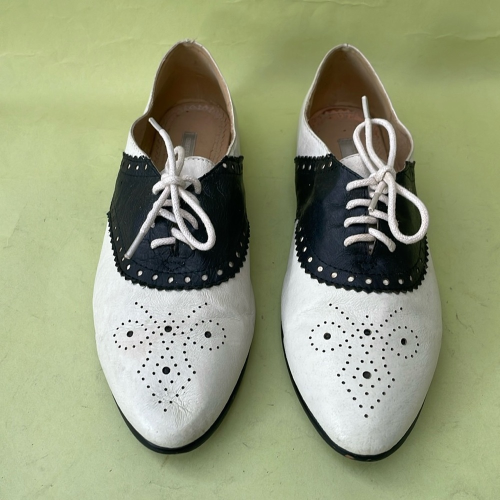 Vintage light gray/navy blue leather shoes